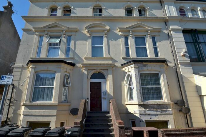 1 Bedroom Flat To Rent In Pevensey Road, Eastbourne, BN22