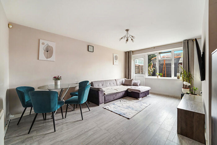 2 Bedroom Ground Maisonette For Sale In Jasmin Road, Ewell, Epsom, KT19