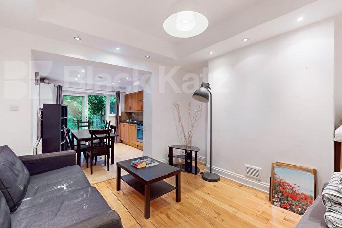 3 Bedroom Flat To Rent In Rochester Road, Camden, NW1