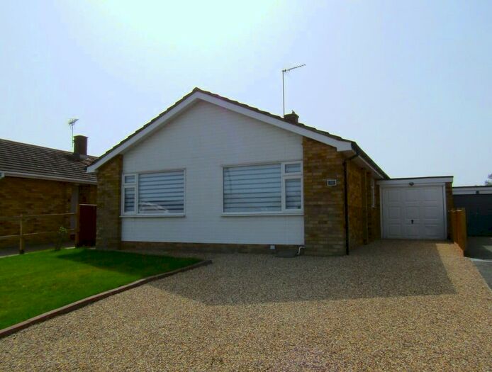 3 Bedroom Detached Bungalow To Rent In Dugmore Avenue, Frinton-on-Sea, CO13