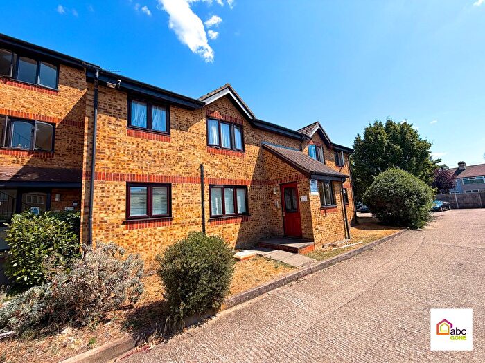 1 Bedroom Flat To Rent In Vignoles Road, Romford, Essex, Uk, RM7