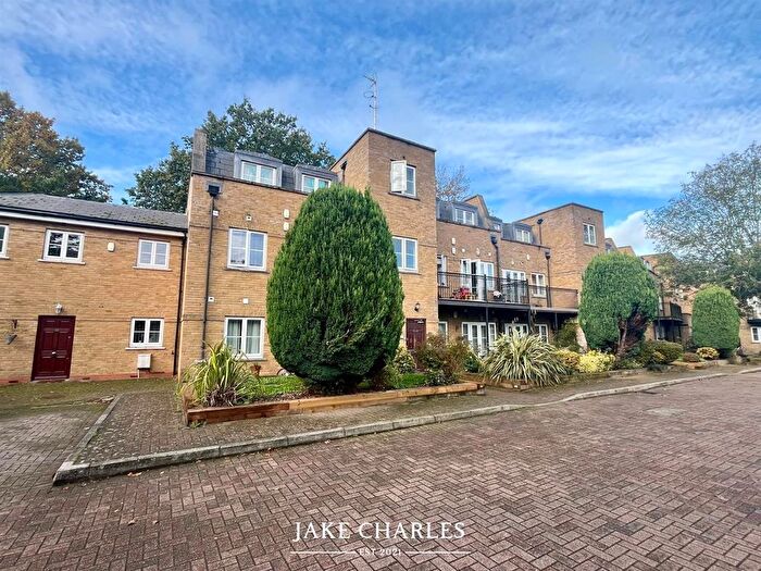 2 Bedroom Flat To Rent In High Street, London, N14