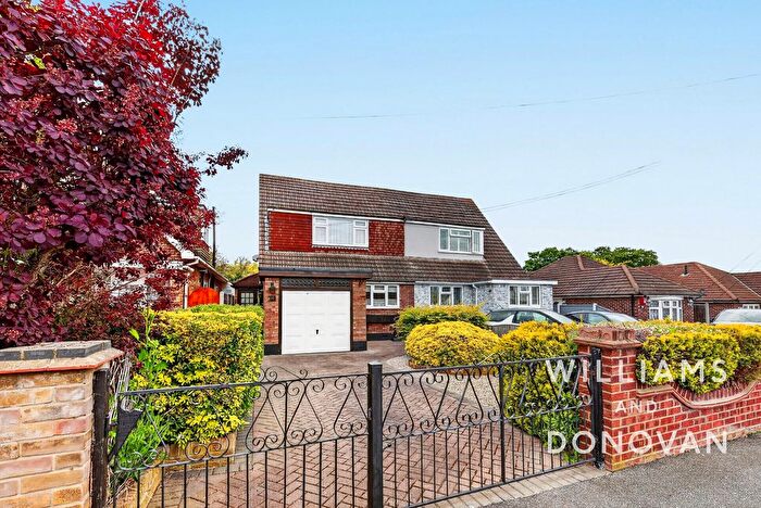 3 Bedroom Semi-detached House For Sale In New Park Road, South Benfleet, SS7