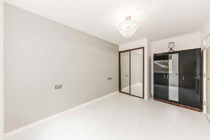 2 Bedroom Flat To Rent In Market Road, Market Road, N7