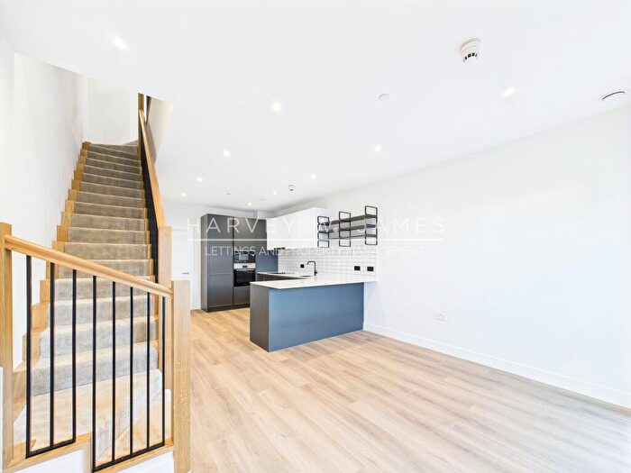 3 Bedroom Property To Rent In Townsend Road, London, SE3