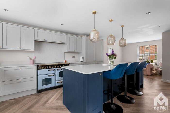 4 Bedroom Detached House For Sale In The Holt, Bishops Cleeve, GL52