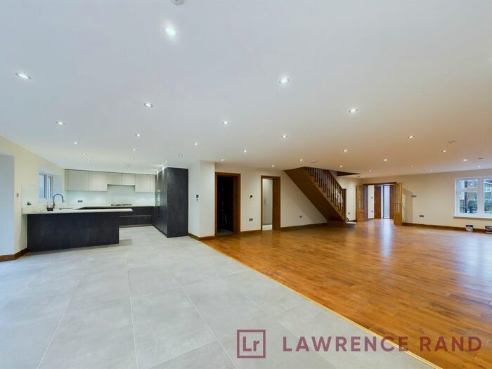 5 Bedroom Detached House To Rent In Lodore Green, Ickenham, UB10