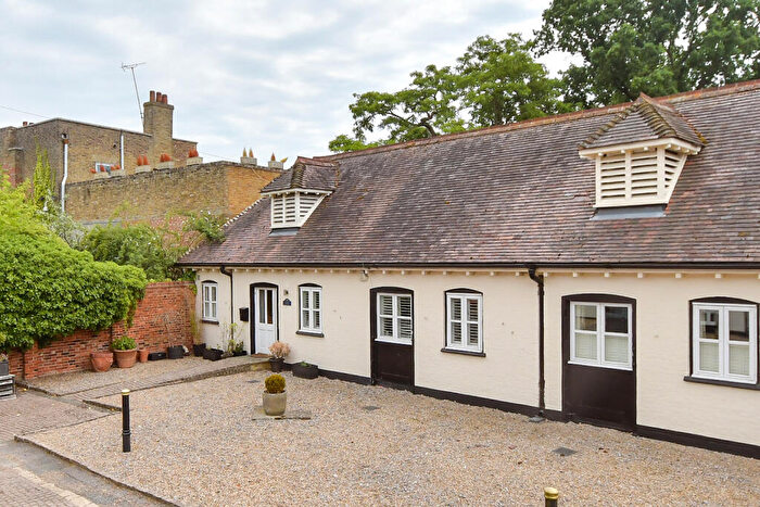 2 Bedroom Barn Conversion For Sale In Abridge Road, Theydon Bois, Theydon Bois, Essex, CM16