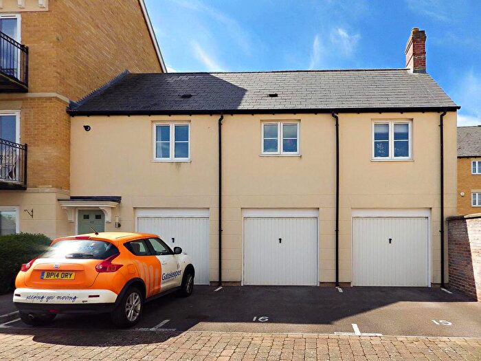 2 Bedroom House To Rent In Trefoil Way, Carterton, Oxfordshire, OX18
