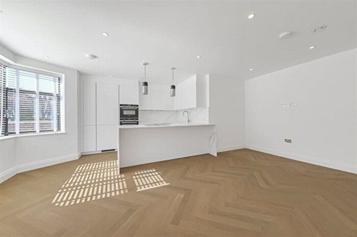 2 Bedroom Flat To Rent In Barnet, Beechcroft Avenue, Golders Green, London, NW11