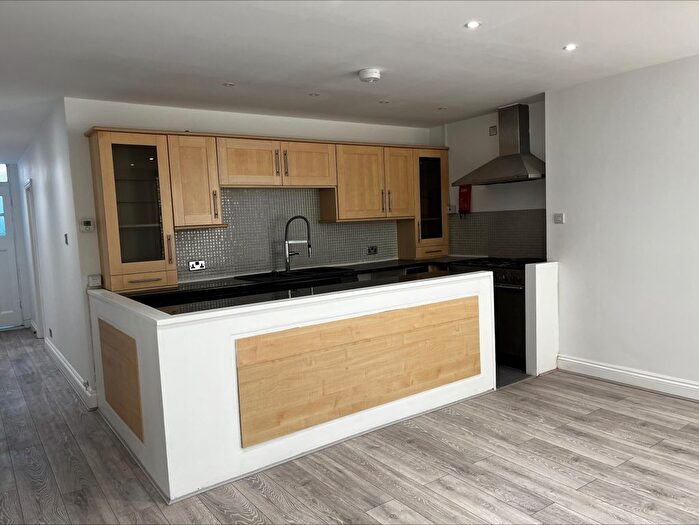 2 Bedroom Flat To Rent In Park Crescent, Brighton, BN2