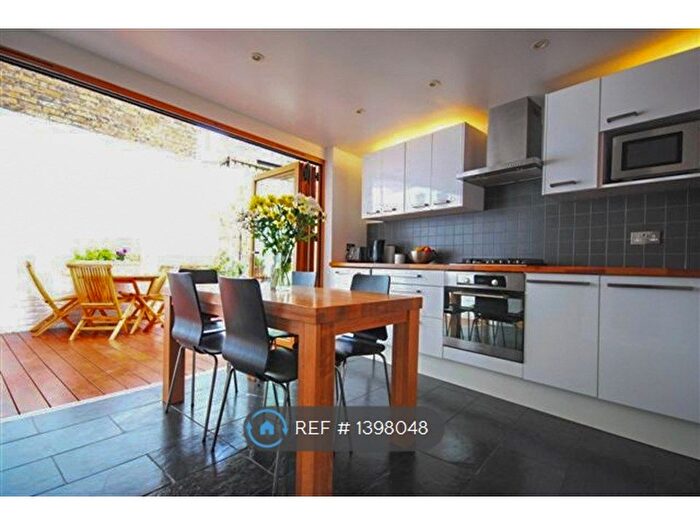 2 Bedroom Flat To Rent In Tradescant Road, London, SW8