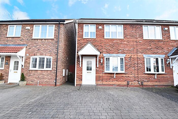 3 Bedroom Semi-Detached House For Sale In Coniston Avenue, Scartho, Grimsby, DN33