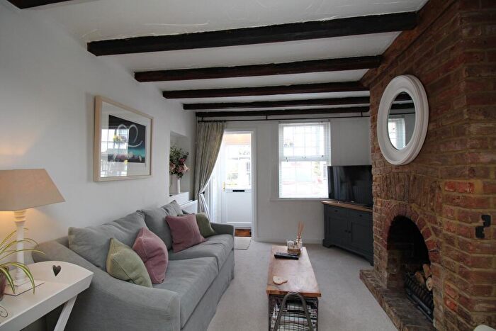 2 Bedroom Cottage To Rent In Ferry Road Bray Maidenhead, SL6