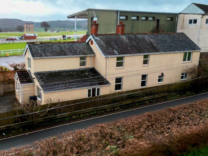 4 Bedroom Detached House To Rent In Shoreditch, Taunton, TA3