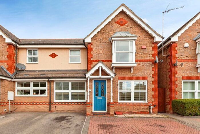 3 Bedroom Semi Detached House To Rent In Nine Acres, Slough, Berkshire, SL1
