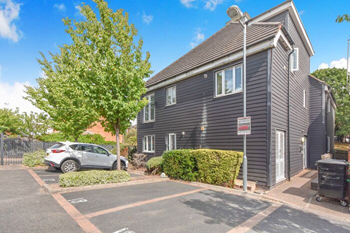 2 Bedroom Flat For Sale In Marmion Road, Nottingham, NG3