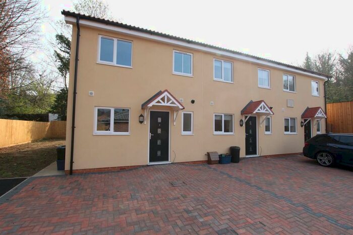 3 Bedroom House To Rent In Olivia Court, Semilong Road, Northampton, NN2