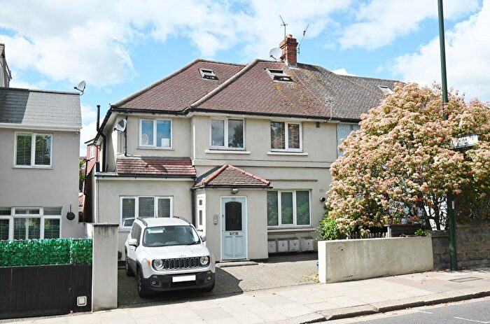 1 Bedroom Flat For Sale In Stanley Road, Teddington, TW11