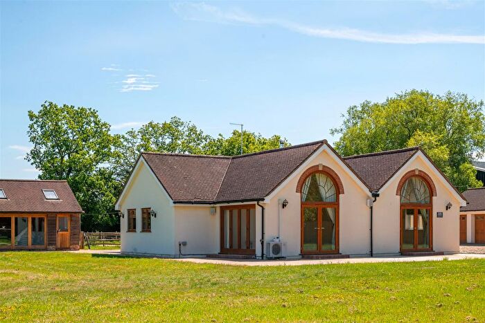 3 Bedroom Detached Bungalow To Rent In The Close, Horley, RH6
