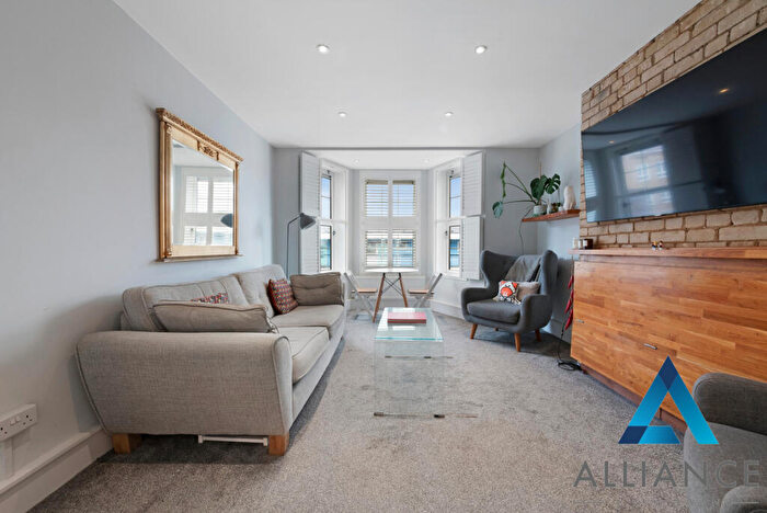 3 Bedroom Apartment To Rent In Penang House, Wapping, E1W