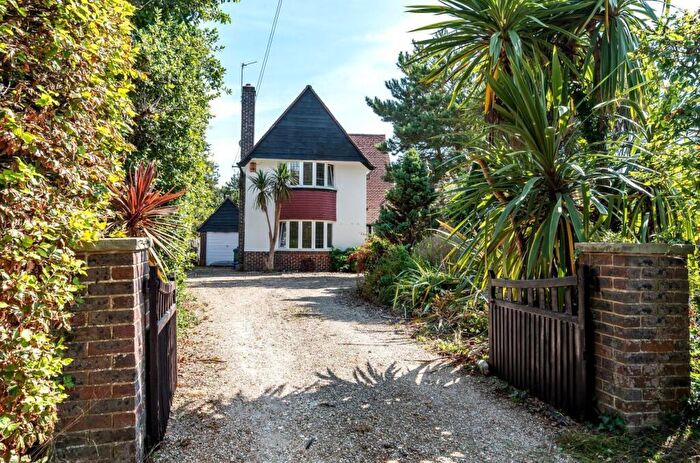 4 Bedroom Detached House To Rent In Barrack Lane, Aldwick, PO21