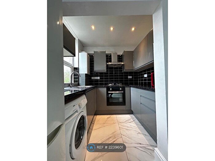 1 Bedroom Flat To Rent In Oakwood Avenue, Leeds, LS8