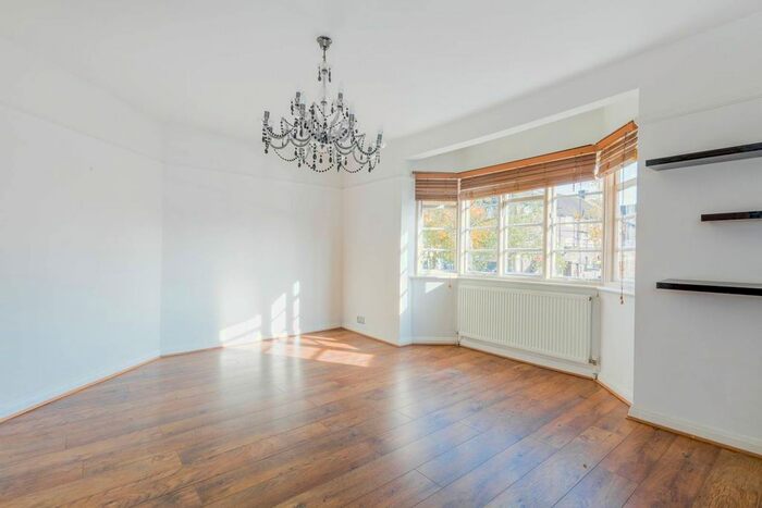 2 Bedroom Flat To Rent In Ossulton Way, Hampstead Garden Suburb, N2