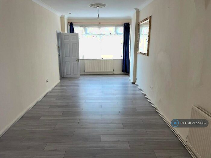 3 Bedroom End Of Terrace House To Rent In Miles Road, Mitcham, CR4