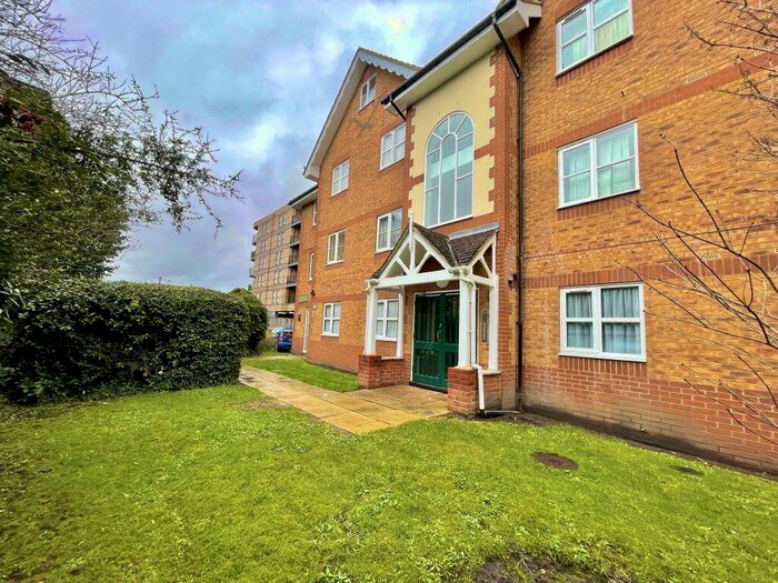2 Bedroom Flat To Rent In Lincoln Court, SL1