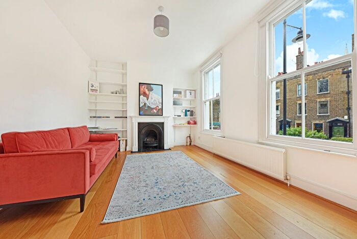 2 Bedroom Flat To Rent In Cross Street, Islington, N1