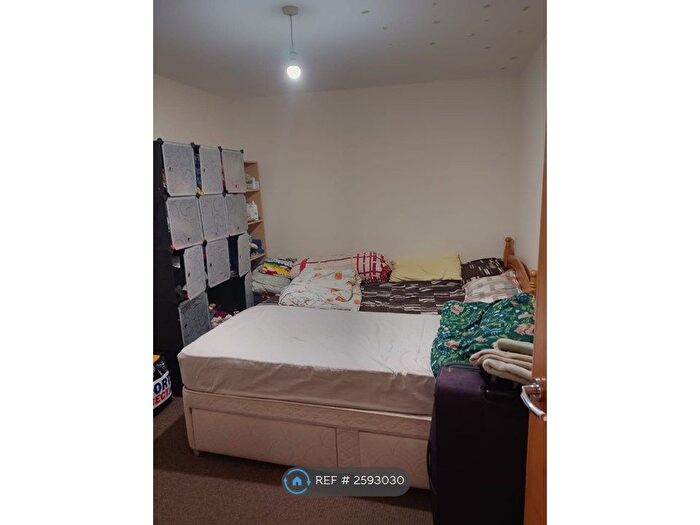 2 Bedroom Flat To Rent In Central, Sale, M33