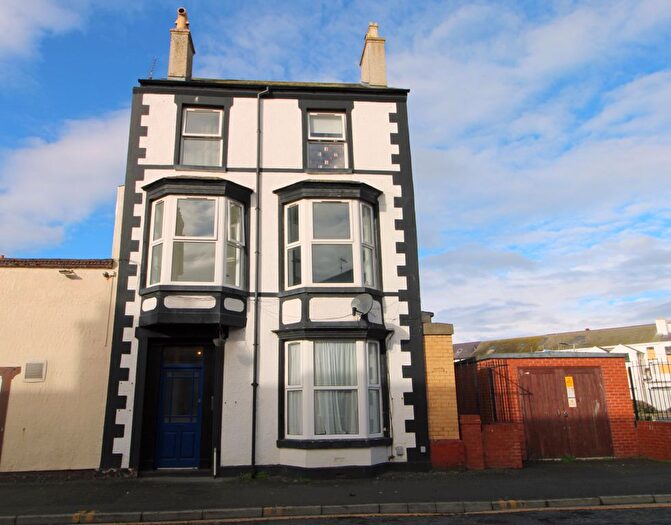 2 Bedroom Flat To Rent In Crescent Road, Rhyl, Denbighshire, LL18