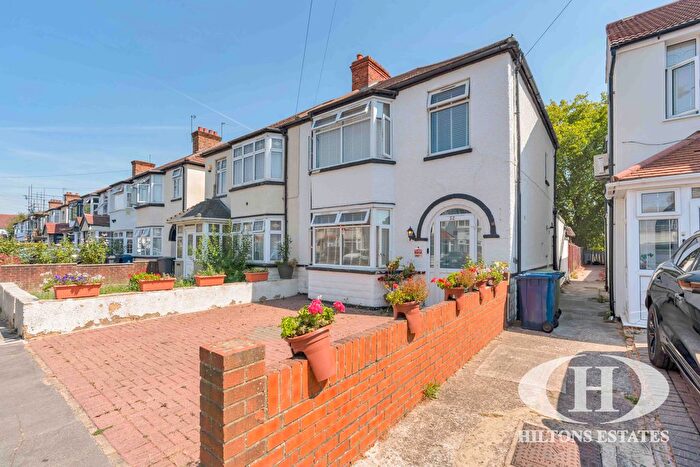 3 Bedroom Semi-Detached House For Sale In Leamington Road, Southall, UB2