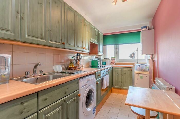 1 Bedroom Flat To Rent In Tunworth Crescent, Roehampton, London, SW15