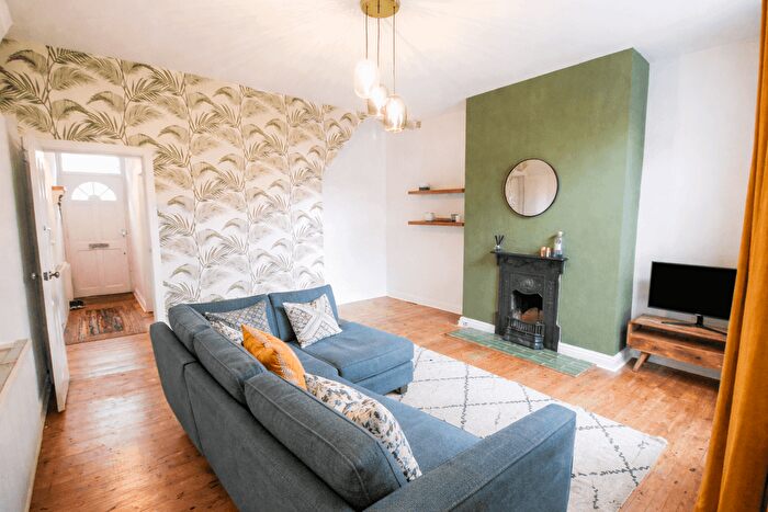 3 Bedroom End Terrace House To Rent In Broomloan Lane, Sutton, SM1