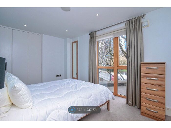 1 Bedroom Flat To Rent In Cyrus Street, London, EC1V