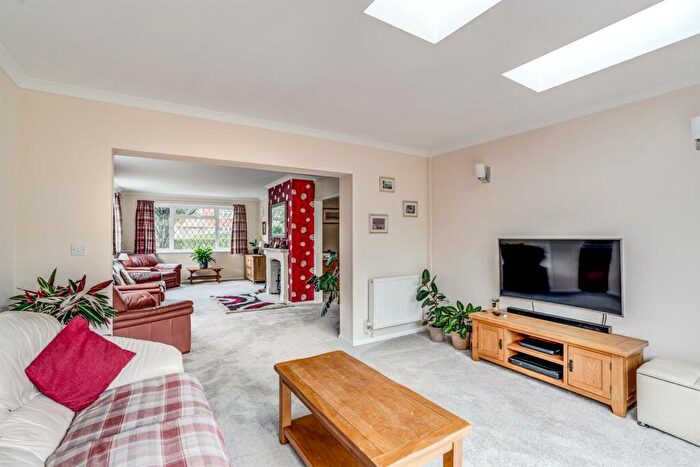 4 Bedroom Detached House For Sale In Golden Avenue Close, East Preston, BN16