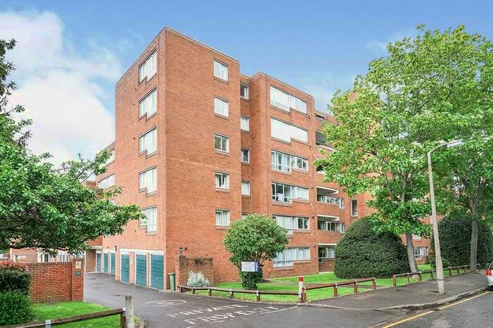 2 Bedroom Apartment To Rent In Homefield Park, Sutton, Surrey, SM1