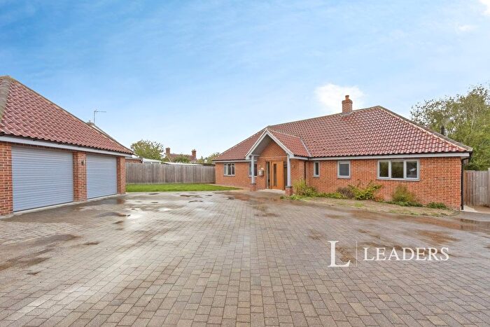 4 Bedroom Bungalow To Rent In Kingshall Street, Rougham, IP30