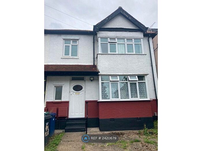 3 Bedroom Flat To Rent In Hendon, London, NW4