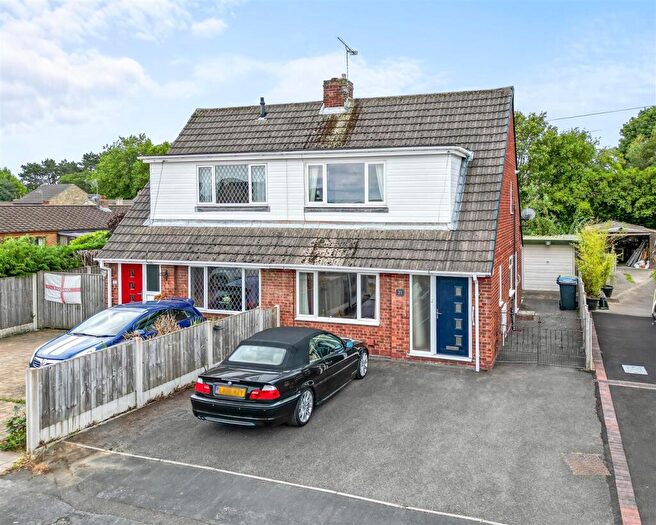 3 Bedroom Semi-Detached House For Sale In Wentworth Avenue, Chesterfield, S40