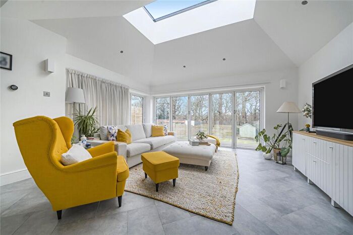 5 Bedroom Semi-Detached House To Rent In Morton Way, London, N14