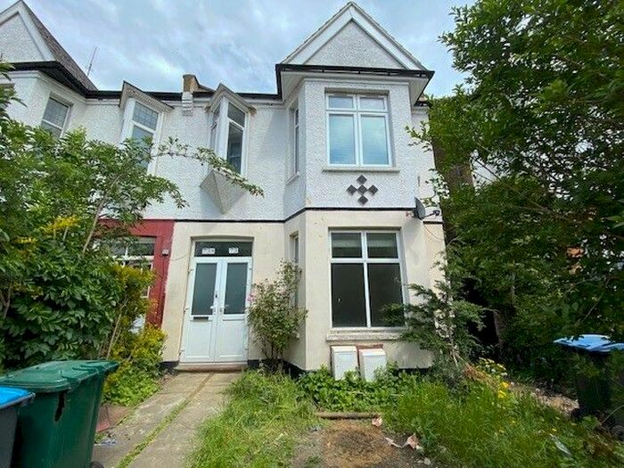 3 Bedroom Flat To Rent In Grd Floor St Pauls Avenue, Willesden Green, NW2