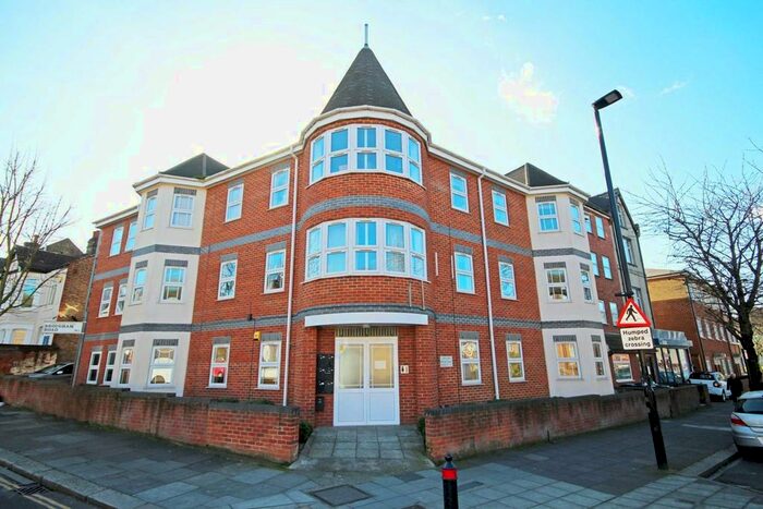 2 Bedroom Flat To Rent In Horn Lane, London, W3