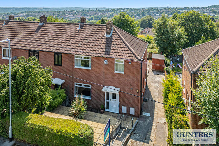 3 Bedroom End Of Terrace House For Sale In Silk Mill Close, Leeds, LS16