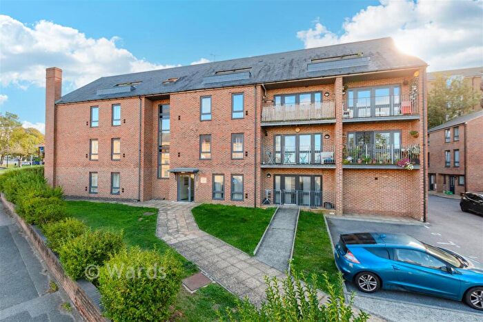 2 Bedroom Flat For Sale In Dock Road, Chatham, Kent, ME4