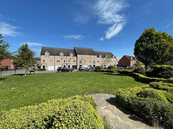 3 Bedroom Town House To Rent In Georgian Square, Rodley, LS13