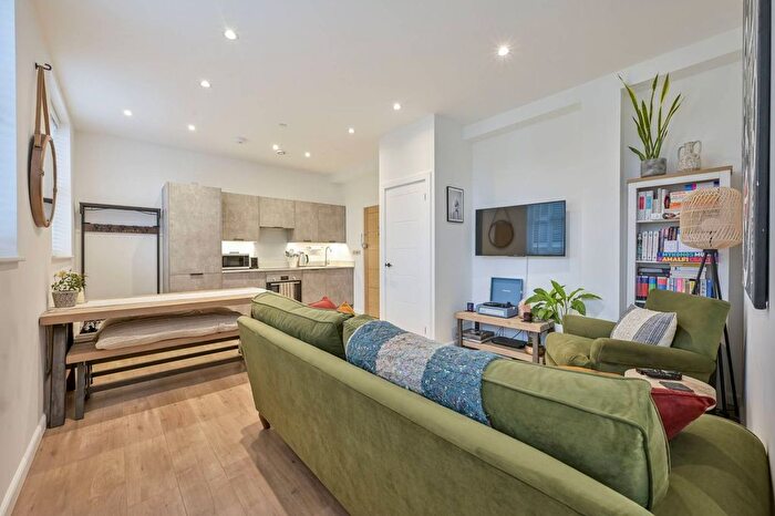 1 Bedroom Flat For Sale In Kingston Road, Wimbledon, London, SW20