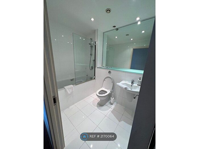 2 Bedroom Flat To Rent In Mistral, Southampton, SO14